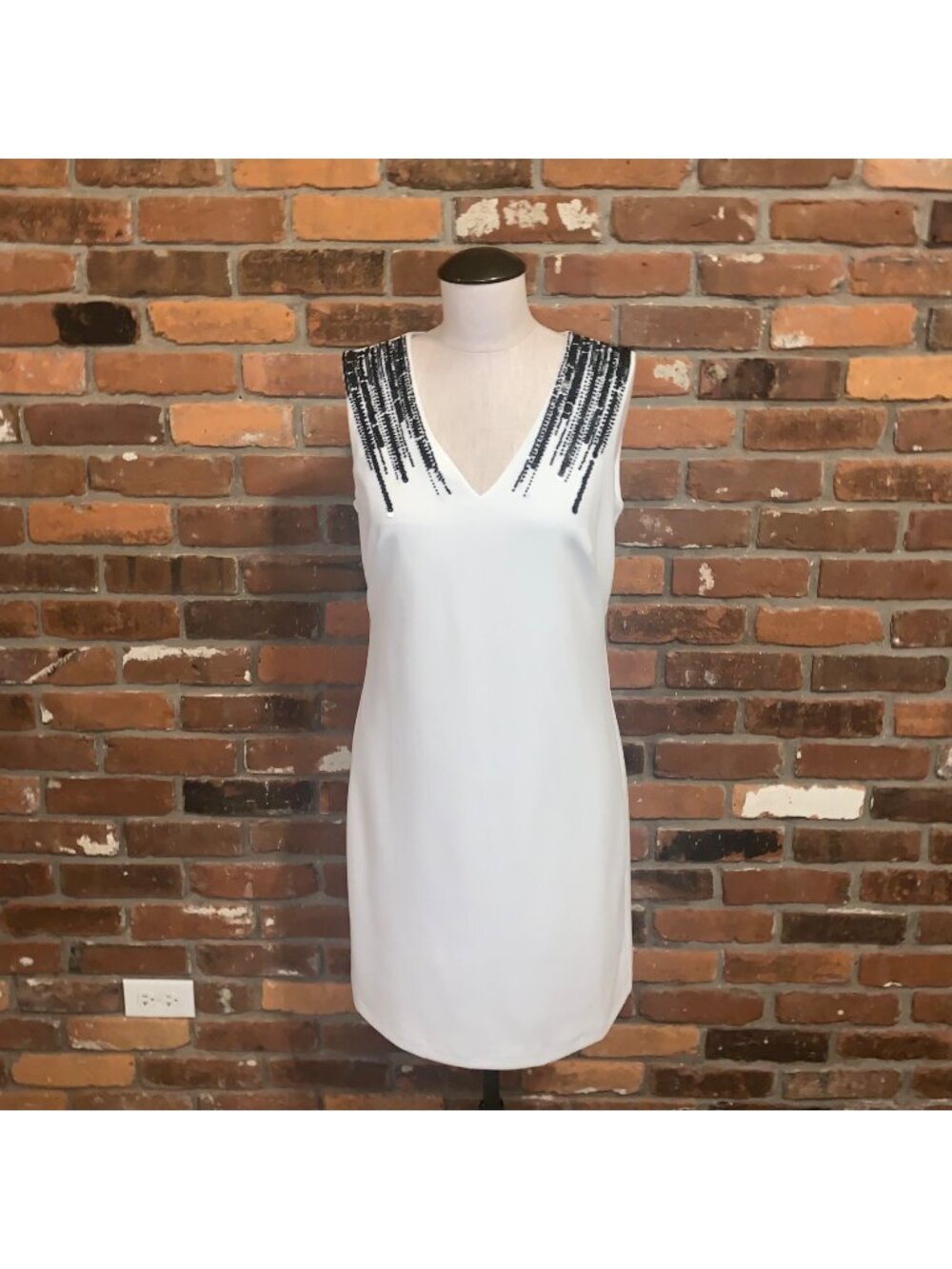 White House Black Market White Sleeveless Black Beaded Cocktail Dress Size 2